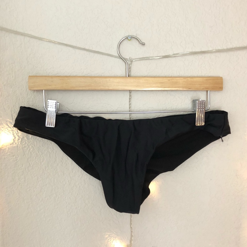 black cheeky bikini bottoms